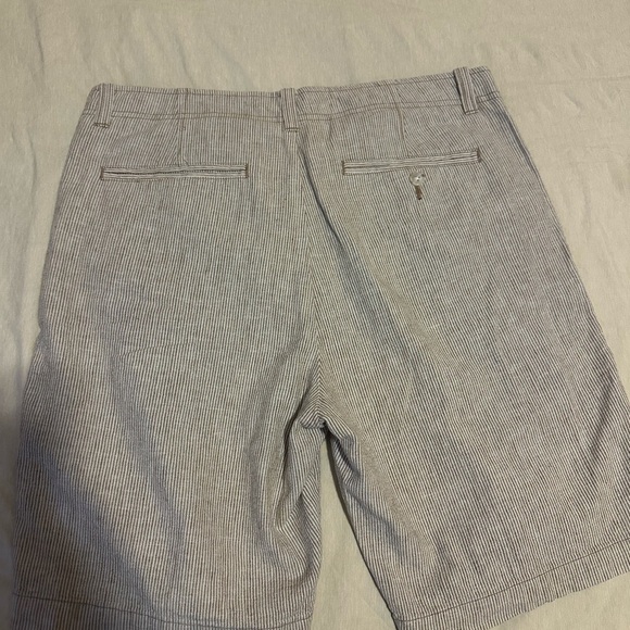 Daniel Cremieux Men's Pinstriped Shorts - Tan and White - Picture 2 of 3